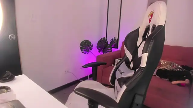 Xiomara as online show from 02.25.26