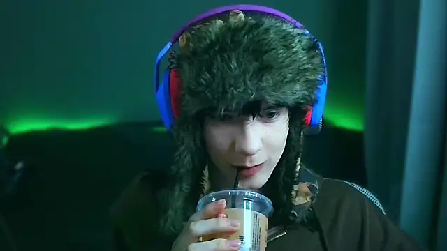 LeonBoykisser online show from 01.14.26