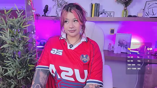 Snapshot of _Lorraine_v chatting on 06.19.26 Lorraine v online show from 06.19.26
