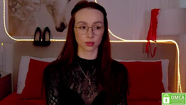 Snapshot of Emily_Simon chatting on 02.11.26 Emily Simon online show from 02.11.26