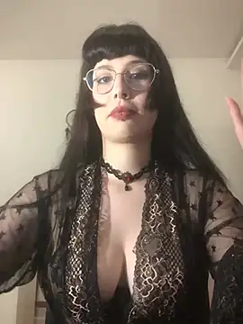 Snapshot of ElisaGoth chatting on 07.25.26 ElisaGoth online show from 07.25.26