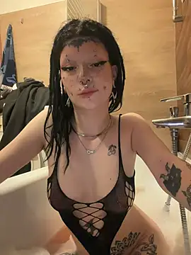 Snapshot of demonLamia chatting on 03.10.26 demonLamia online show from 03.10.26