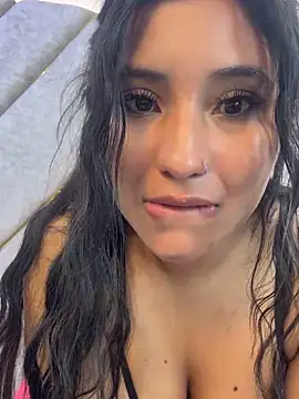 Snapshot of valenlopezz_ chatting on 06.21.26 valenlopezz online show from 06.21.26