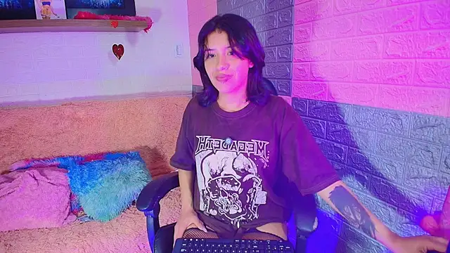 Snapshot of hotcakes_uwu chatting on 05.30.26 hotcakes uwu online show from 05.30.26