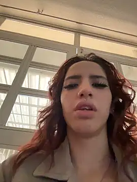 Snapshot of elodie_rouge chatting on 06.19.26 elodie rouge online show from 06.19.26
