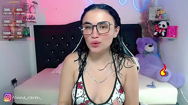 Snapshot of AriaDark chatting on 05.24.26 AriaDark online show from 05.24.26