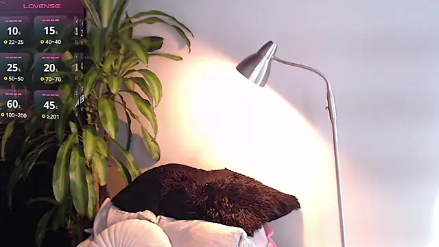 Snapshot of Mia_Volkova_ chatting on 06.20.26 Mia Volkova online show from 06.20.26
