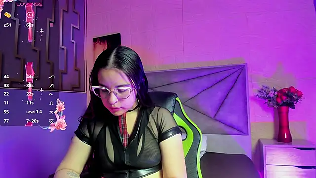 Snapshot of valeri_sotoo chatting on 02.14.26 valeri sotoo online show from 02.14.26