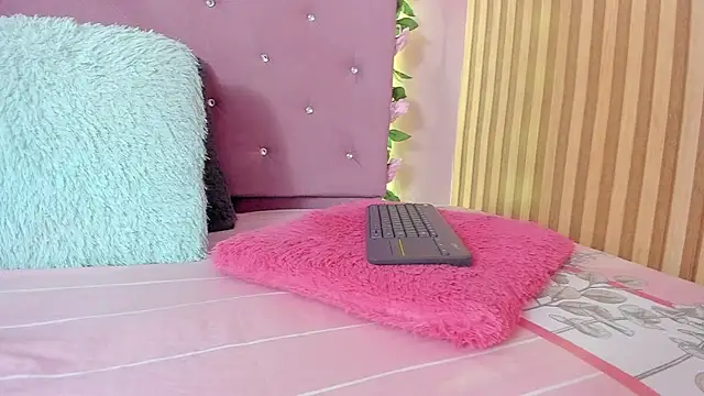 lovely  kiss   online show from 04.21.26