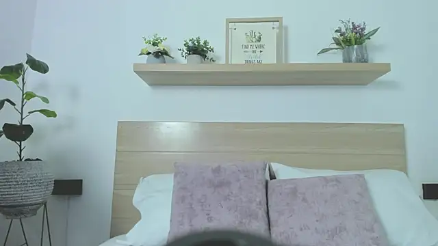 ivette swan online show from 02.12.26