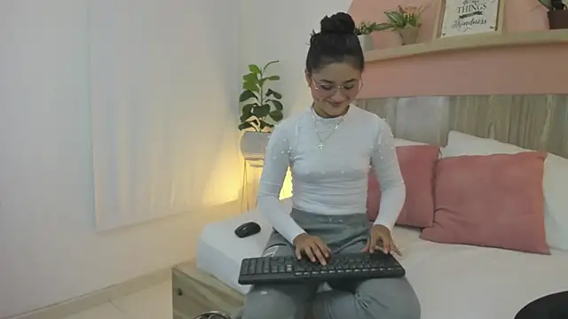 ivette swan online show from 02.18.26