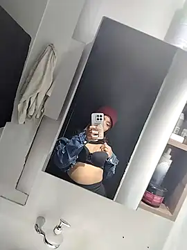 Snapshot of Small-lulu chatting on 01.15.26 Small-lulu online show from 01.15.26