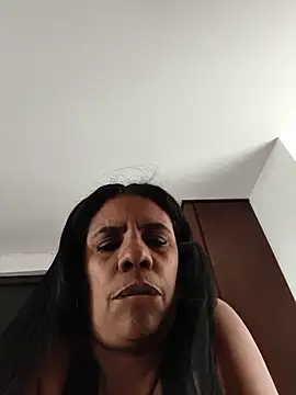 Snapshot of Zeyllyjhonson chatting on 05.27.26 Zeyllyjhonson online show from 05.27.26