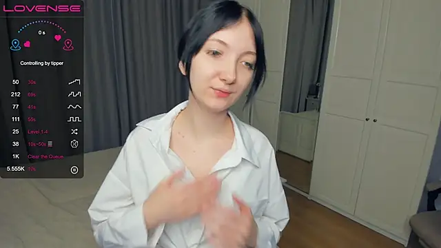 Snapshot of RoxanneComisky chatting on 02.01.26 RoxanneComisky online show from 02.01.26