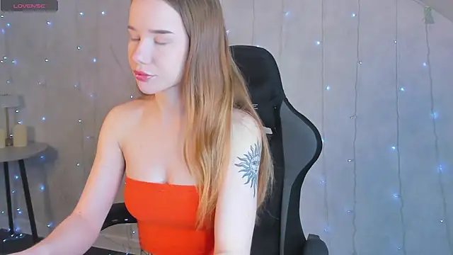 Nicole Vasquez online show from 04.03.26