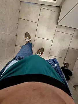 Snapshot of vali23 chatting on 02.17.26 vali23 online show from 02.17.26