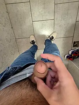 Snapshot of vali23 chatting on 04.09.26 vali23 online show from 04.09.26