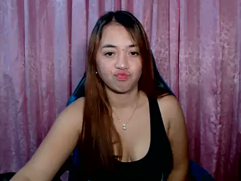 Snapshot of pinay_mayahiga chatting on 04.28.26 pinay mayahiga online show from 04.28.26