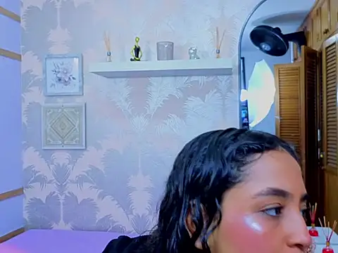 Snapshot of Emma_Thompssonn chatting on 02.05.26 Emma Thompssonn online show from 02.05.26