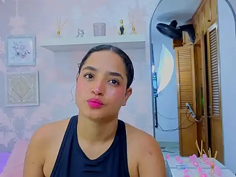 Snapshot of Emma_Thompssonn chatting on 02.19.26 Emma Thompssonn online show from 02.19.26