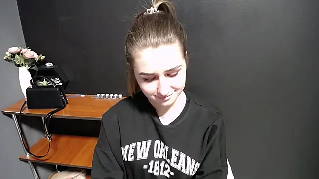 Sunny siren online show from 04.09.26