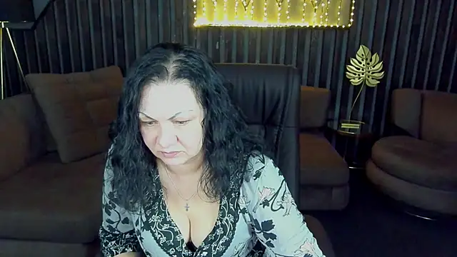 IrissMoon online show from 04.17.26