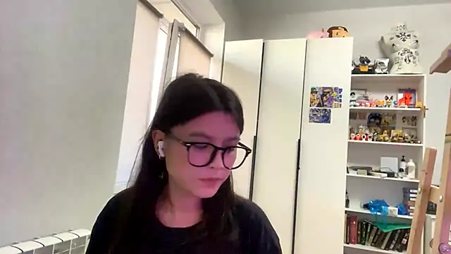 Snapshot of SaintMari chatting on 05.06.26 SaintMari online show from 05.06.26