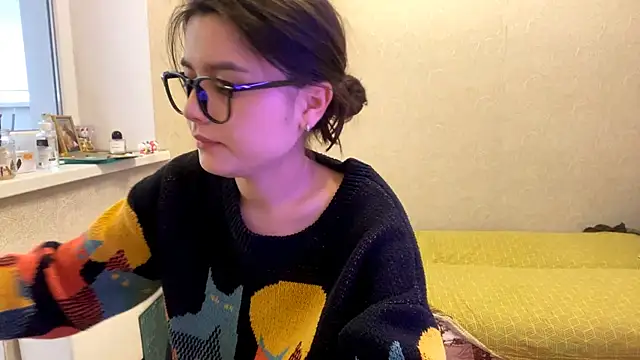Snapshot of SaintMari chatting on 05.29.26 SaintMari online show from 05.29.26