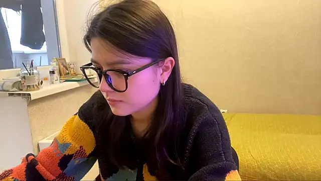 Snapshot of SaintMari chatting on 05.31.26 SaintMari online show from 05.31.26