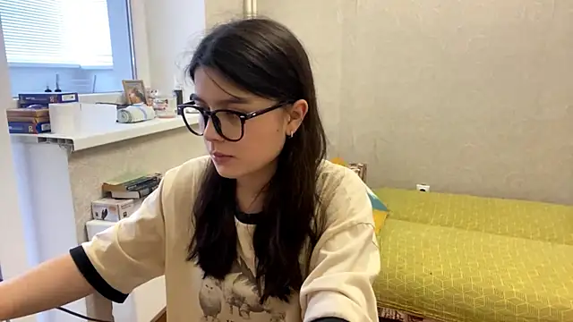 Snapshot of SaintMari chatting on 06.26.26 SaintMari online show from 06.26.26