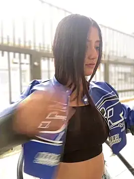 StrawberryPink  online show from 04.03.26