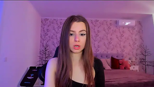 Snapshot of Hot_Molly5 chatting on 06.19.26 Hot Molly5 online show from 06.19.26