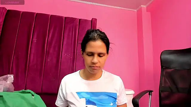 Snapshot of mitzukywinteer chatting on 05.21.26 mitzukywinteer online show from 05.21.26