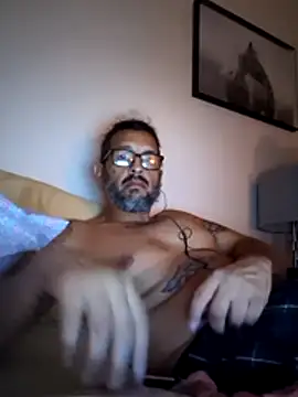 Snapshot of Tattoos77 chatting on 06.11.26 Tattoos77 online show from 06.11.26