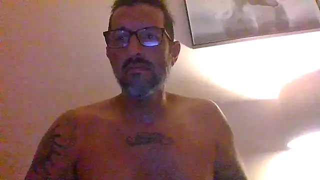 Snapshot of Tattoos77 chatting on 06.25.26 Tattoos77 online show from 06.25.26