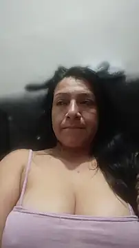 Snapshot of Katysaez chatting on 06.17.26 Katysaez online show from 06.17.26