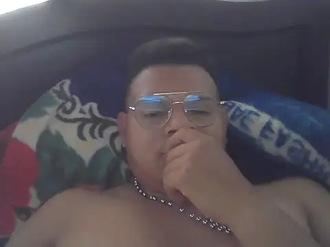 Snapshot of Morenoblasquez chatting on 06.18.26 Morenoblasquez online show from 06.18.26