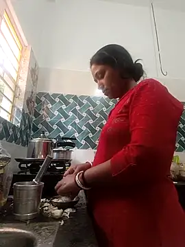 Snapshot of Hot-Tinaa chatting on 02.20.26 Hot-Tinaa online show from 02.20.26