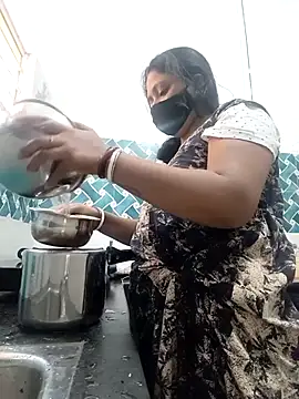 Snapshot of Hot-Tinaa chatting on 02.23.26 Hot-Tinaa online show from 02.23.26