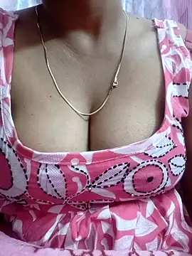 Snapshot of Hot-Tinaa chatting on 02.28.26 Hot-Tinaa online show from 02.28.26