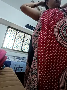 Snapshot of Hot-Tinaa chatting on 04.17.26 Hot-Tinaa online show from 04.17.26