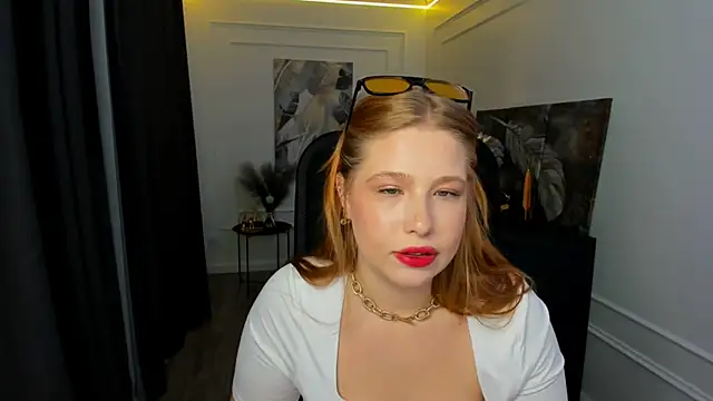 Snapshot of SweetDaylight chatting on 05.17.26 SweetDaylight online show from 05.17.26