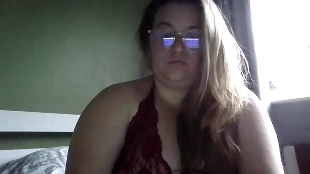 Snapshot of QueenCurvy_Charley28 chatting on 06.22.26 QueenCurvy Charley28 online show from 06.22.26