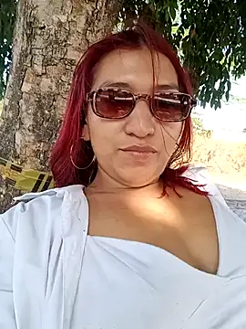 Snapshot of roxxy_white chatting on 02.05.26 roxxy white online show from 02.05.26