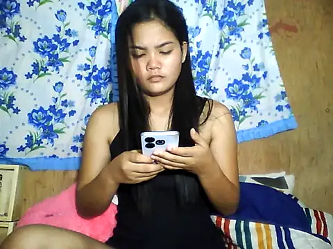 Snapshot of PinaySkinnyJust18 chatting on 06.10.26 PinaySkinnyJust18 online show from 06.10.26