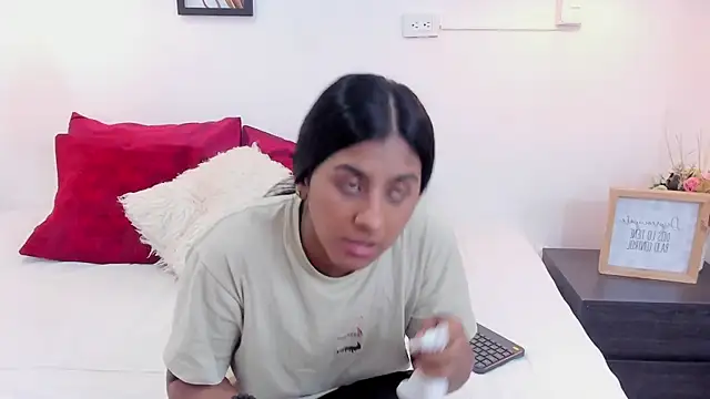 Snapshot of annarosse_ chatting on 06.16.26 annarosse online show from 06.16.26