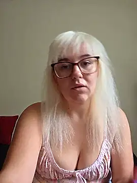 Snapshot of Ashlovescannabis chatting on 07.18.26 Ashlovescannabis online show from 07.18.26