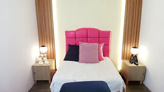 IvonneRoss  online show from 02.25.26