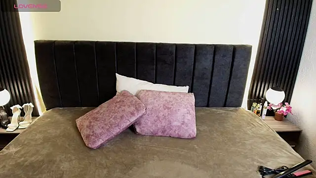 IvonneRoss  online show from 03.21.26