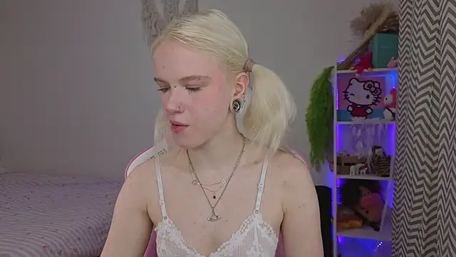 Mia WaterFall online show from 04.15.26